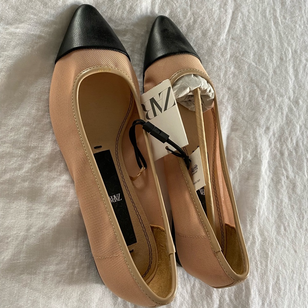 Zara NWT size 7.5 black & tan pointed flats.